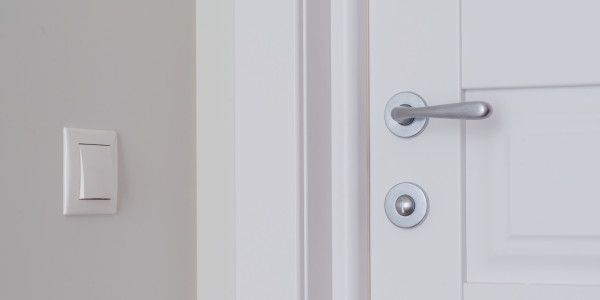 Pintar Fachadas y Patios de Luces de Comunidades Vecinos / Propietarios Cercedilla · Pintura para Pintado de Puertas Privadas de Vecinos