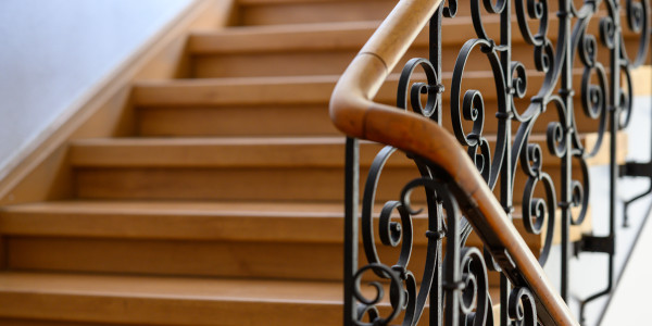 Pintar Fachadas y Patios de Luces de Comunidades Vecinos / Propietarios Cercedilla · Pintado de Pasillos, Escaleras y Zonas de Tránsito