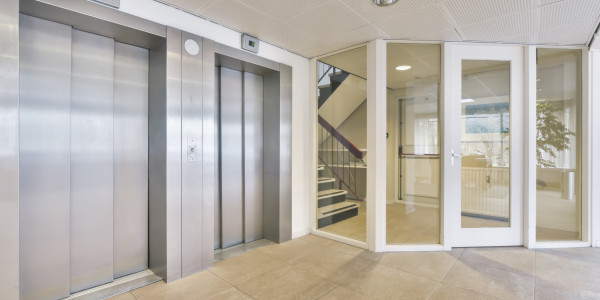 Pintar Fachadas y Patios de Luces de Comunidades Vecinos / Propietarios Cercedilla · Pintado de Puertas, Ventanas y Cancelas