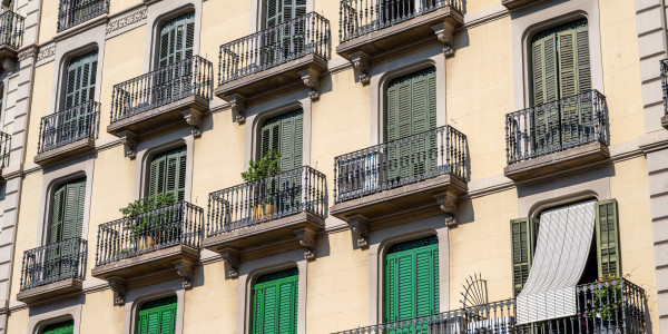 Pintar Fachadas y Patios de Luces de Comunidades Vecinos / Propietarios Cercedilla · Reparación y Preparación de Superficies